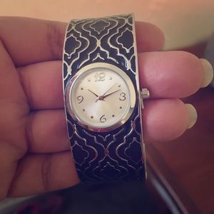 AVON handcuff watch 🖤🖤 ONE SIZE